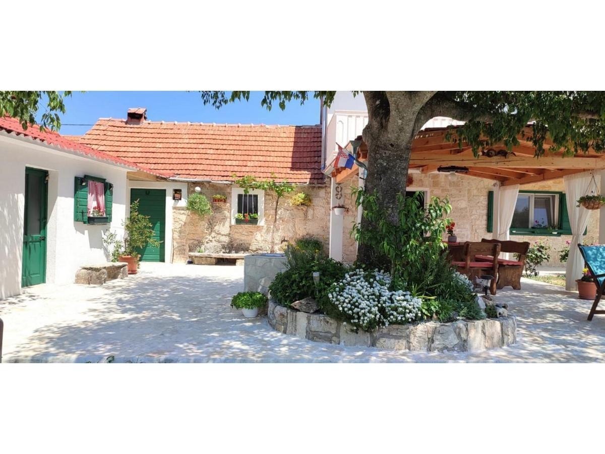 House Kuna Bristane Exterior photo